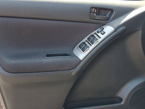 Used 2005 Pontiac Vibe AWD w/ Power Group Value Package image 13