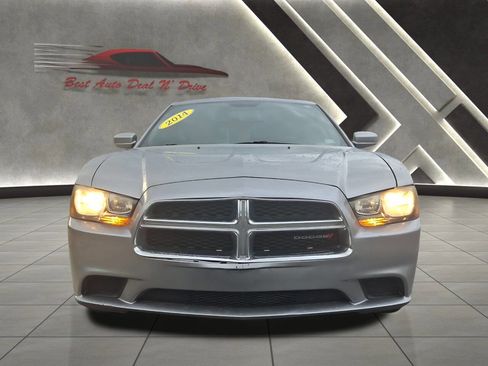 Used 2014 Dodge Charger SE w/ Connectivity Group image 2