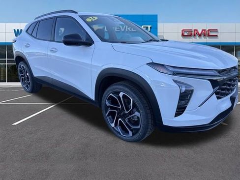 Certified 2024 Chevrolet Trax RS w/ Driver Confidence Package image 8