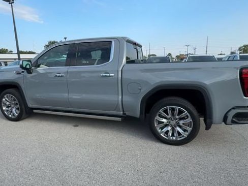 Used 2025 GMC Sierra 1500 Denali w/ Denali Reserve Package AWD/4WD image 7