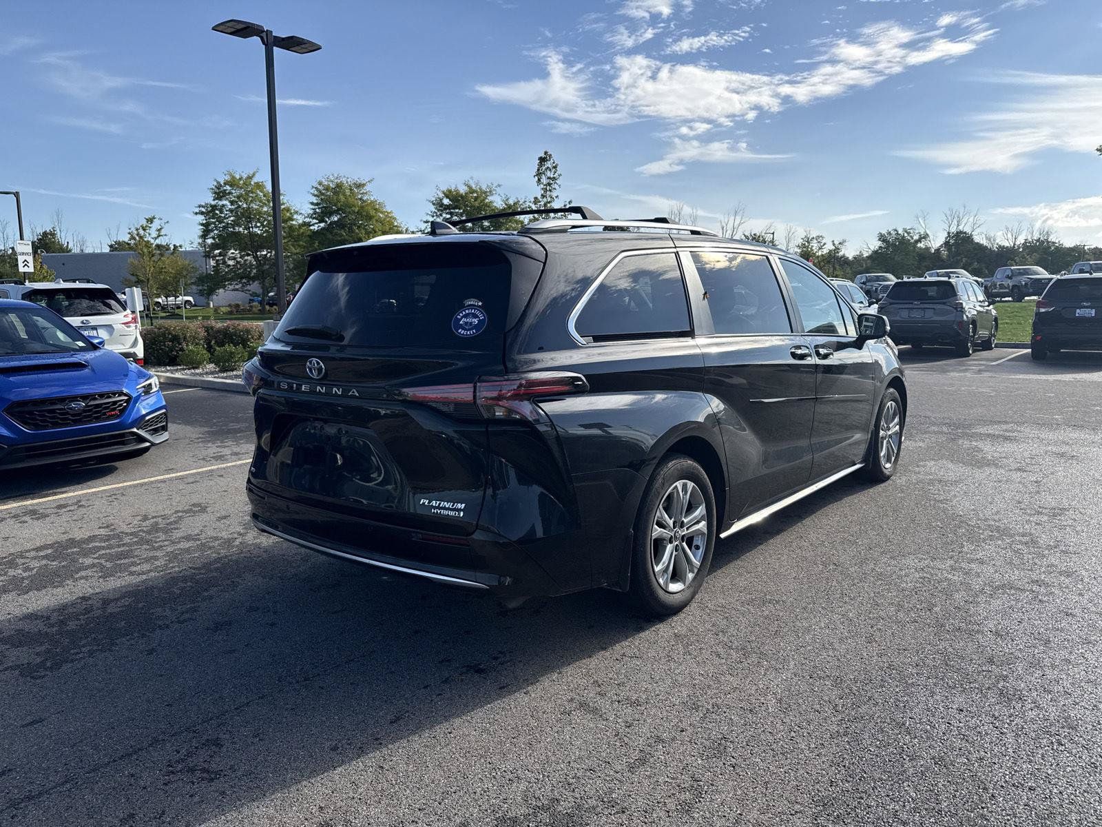 Used 2022 Toyota Sienna Platinum AWD/4WD image 4