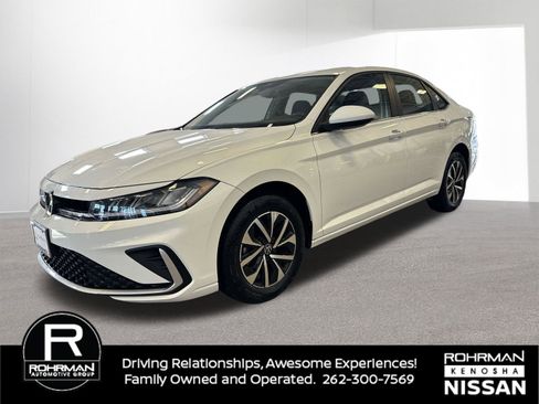 Used 2025 Volkswagen Jetta S image 2