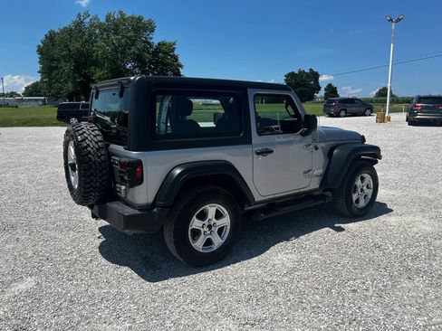 Used 2019 Jeep Wrangler Sport AWD/4WD image 3