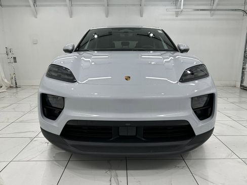 Certified 2025 Porsche Macan Electric image 9