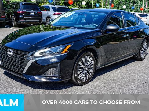 Used 2025 Nissan Altima 2.5 SV FWD image 2