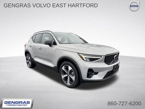 Certified 2025 Volvo XC40 B5 Plus AWD/4WD image 1