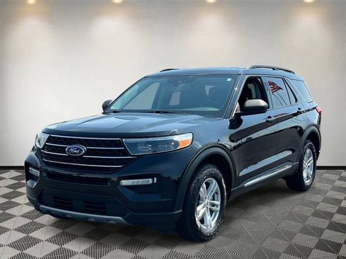 Certified 2022 Ford Explorer XLT w/ Equipment Group 202A AWD/4WD image 6
