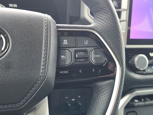 Used 2025 Toyota Sequoia Platinum image 29