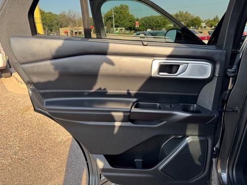 Used 2020 Ford Explorer Platinum w/ Premium Technology Package image 24