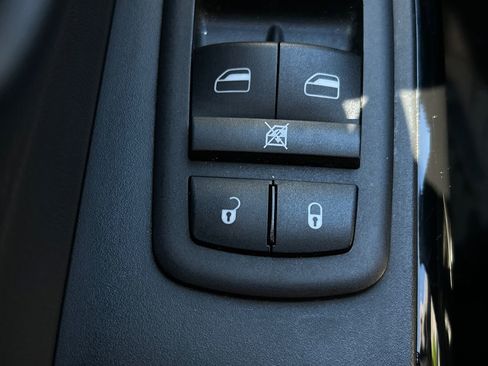 Used 2023 Jeep Cherokee Altitude Lux image 35