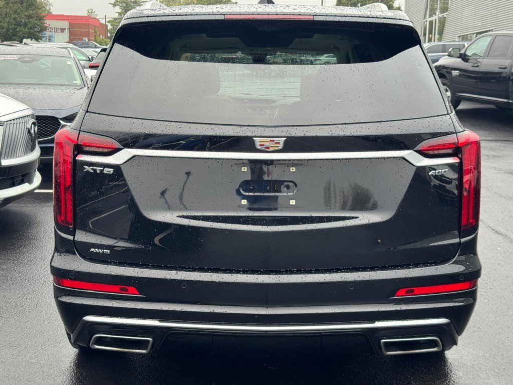 Used 2021 Cadillac XT6 Premium Luxury AWD/4WD image 4
