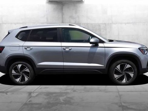 Used 2025 Volkswagen Taos SE AWD/4WD image 5