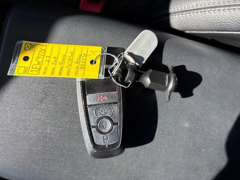 Used 2023 Ford Bronco Wildtrak AWD/4WD image 12