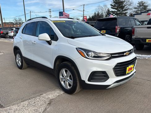 Used 2022 Chevrolet Trax LT w/ Driver Confidence Package image 4