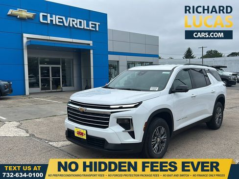 New 2026 Chevrolet Traverse LT w/ Driver Confidence Package AWD/4WD image 1
