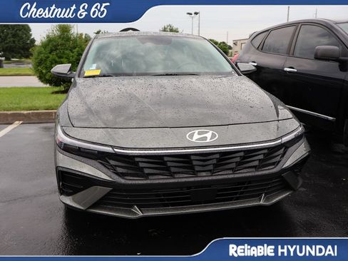 Certified 2026 Hyundai Elantra Limited FWD image 4