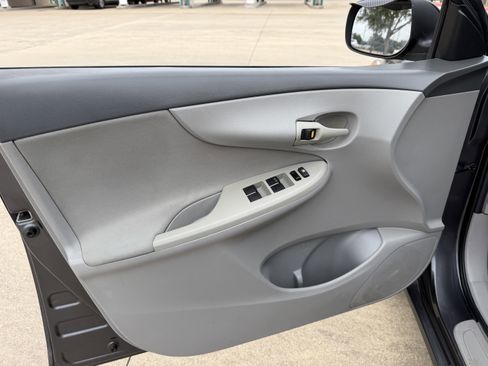 Used 2012 Toyota Corolla L FWD image 18