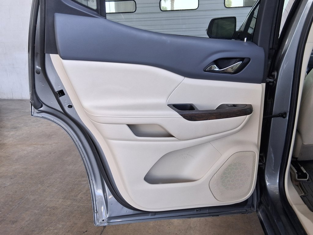 Used 2021 GMC Acadia Denali w/ Denali Technology Package FWD image 21