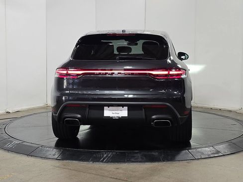 Certified 2025 Porsche Macan AWD/4WD image 8