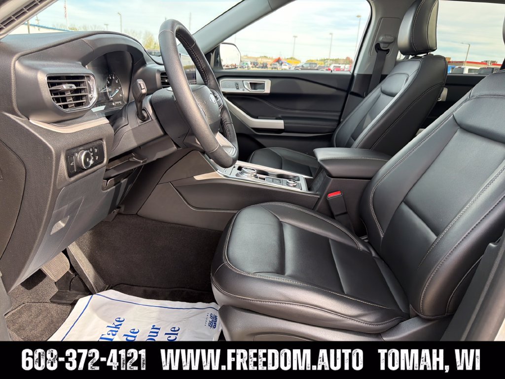 Used 2024 Ford Explorer XLT w/ Equipment Group 202A AWD/4WD image 26
