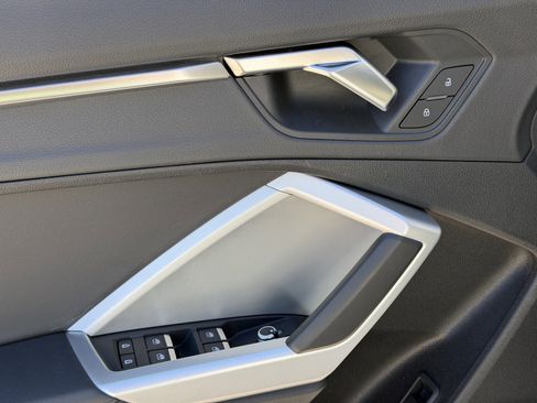 Used 2025 Audi Q3 2.0T Premium image 12