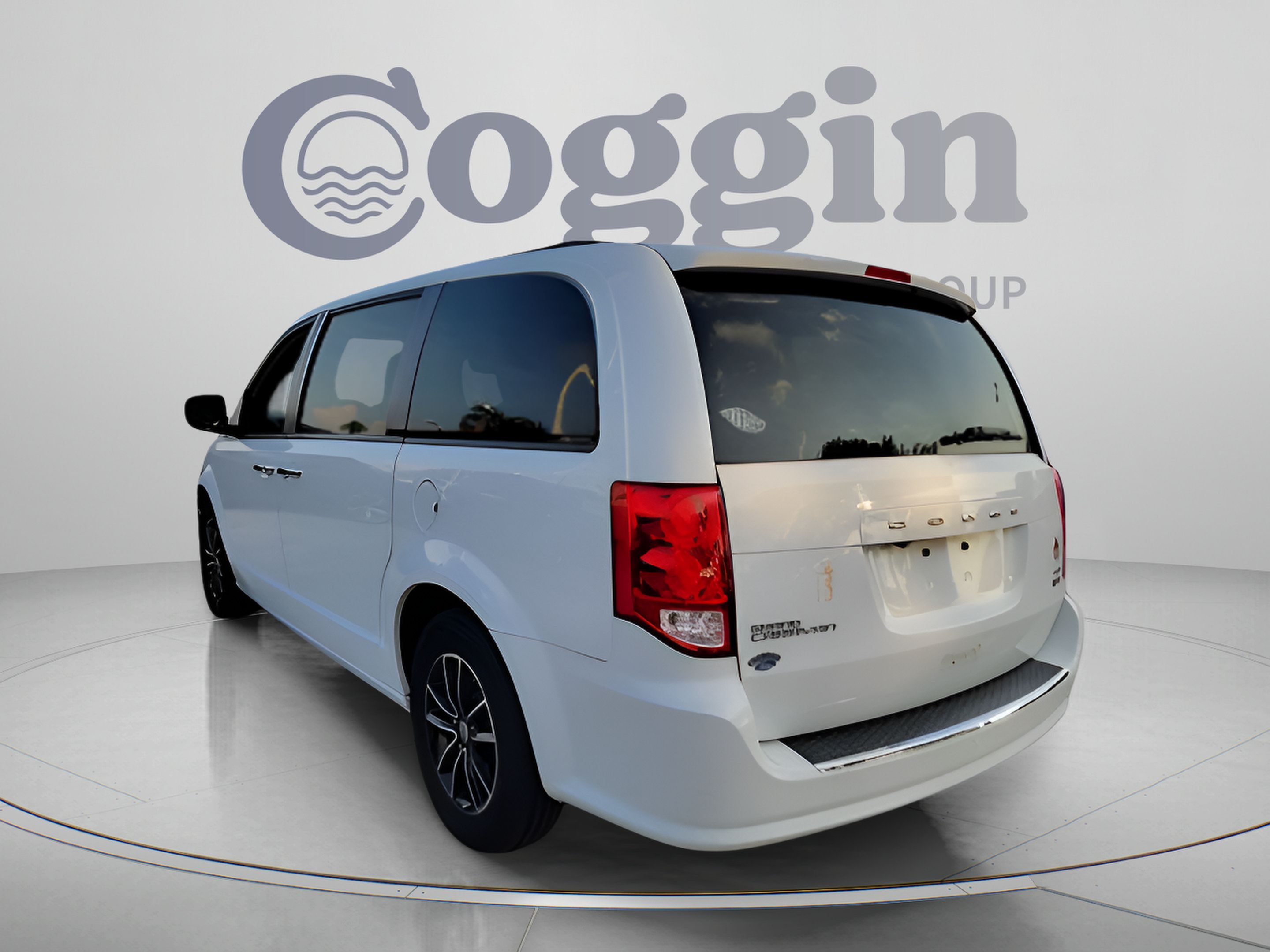 Used 2019 Dodge Grand Caravan GT FWD image 2