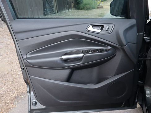 Used 2017 Ford Escape SE image 23