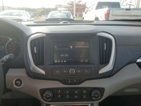 Used 2022 GMC Terrain SLE image 10