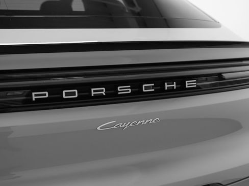 Certified 2024 Porsche Cayenne Coupe AWD/4WD image 17