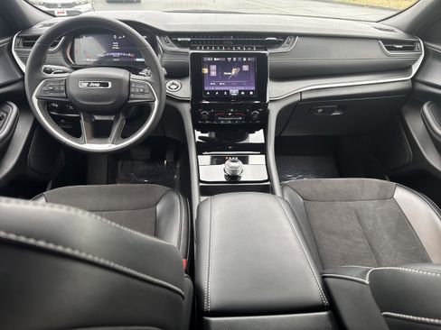 Used 2024 Jeep Grand Cherokee Altitude image 15