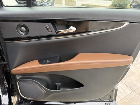 Used 2023 Lincoln Nautilus Reserve w/ Luxury Package image 19