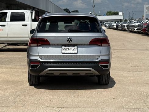 Used 2022 Volkswagen Taos SE FWD image 4