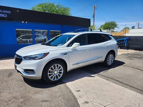 Used 2018 Buick Enclave Premium w/ Experience Buick Package FWD image 2
