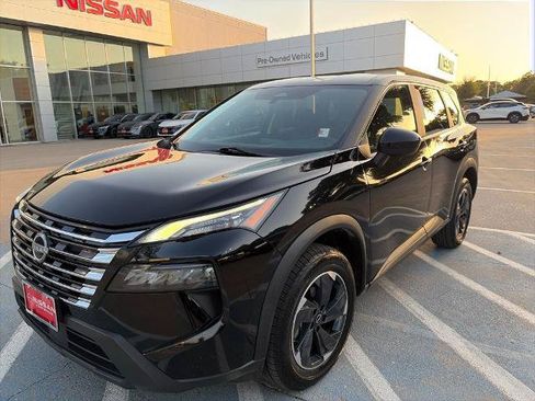 Certified 2024 Nissan Rogue SV FWD image 22