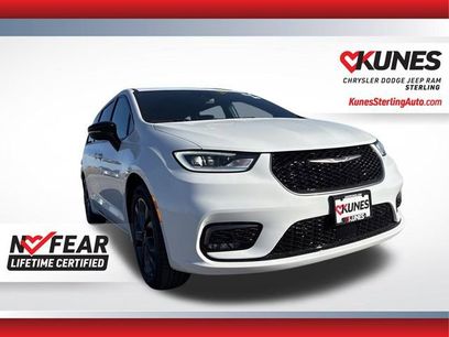 New 2026 Chrysler Pacifica Select