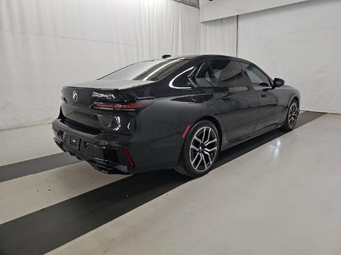 Used 2023 BMW 760i xDrive w/ Luxury Rear Seating Package image 4