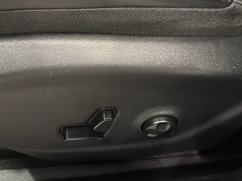 Used 2019 Jeep Cherokee Limited image 24