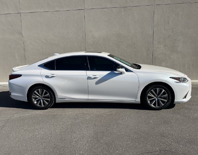 Used 2020 Lexus ES 300h w/ Premium Package FWD image 5