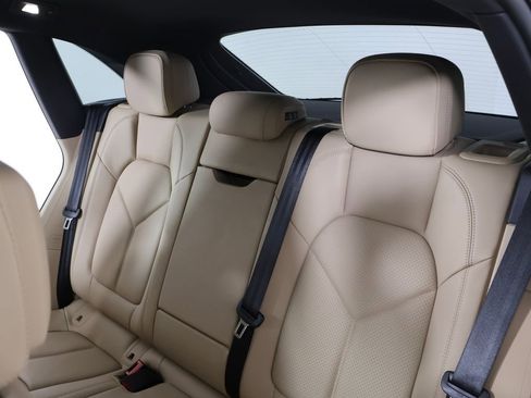 Used 2025 Porsche Macan image 11