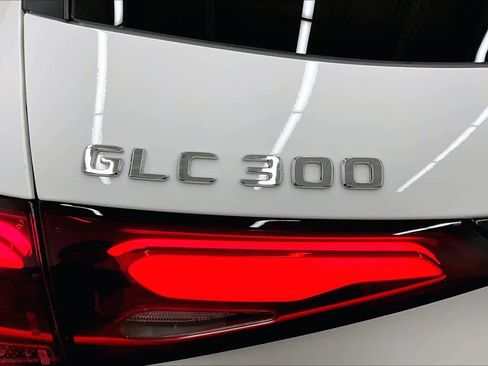 Used 2025 Mercedes-Benz GLC 300 4MATIC image 31
