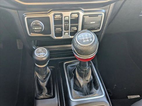 Used 2018 Jeep Wrangler Unlimited Sport S image 13