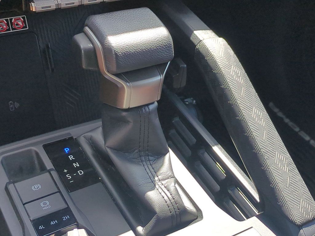 Certified 2024 Toyota Tacoma SR5 AWD/4WD image 25