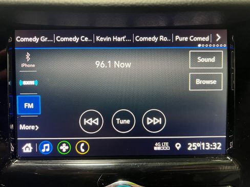 Used 2020 Chevrolet Trax LT w/ LT Convenience Package image 17