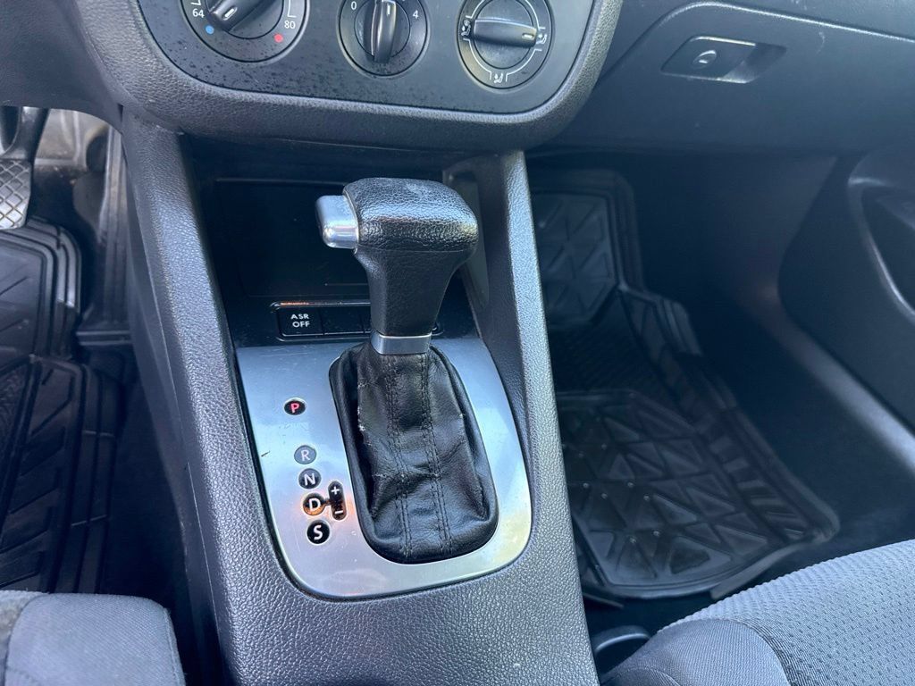 Used 2008 Volkswagen Rabbit S FWD image 26