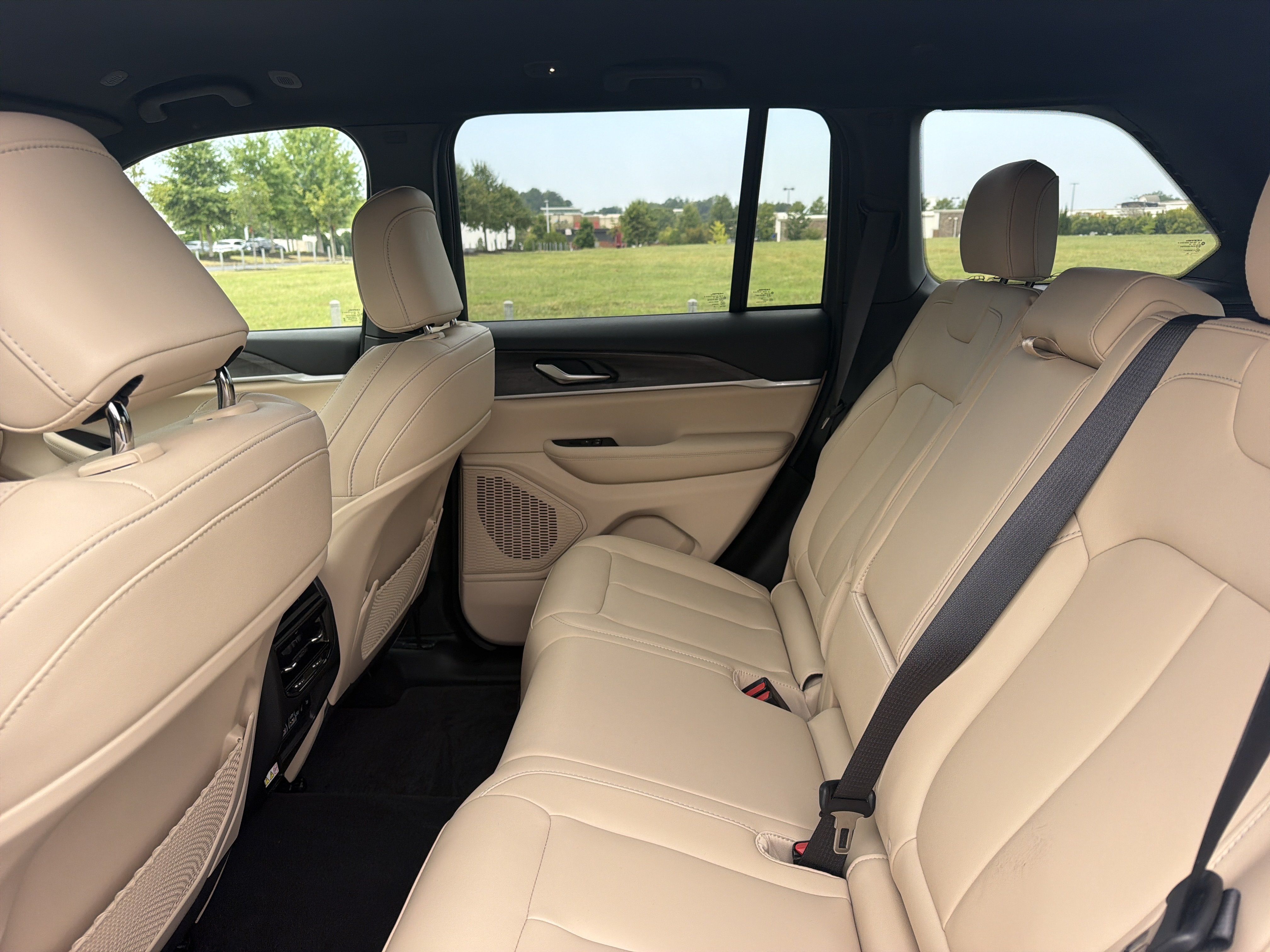 Used 2025 Jeep Grand Cherokee Limited RWD image 26