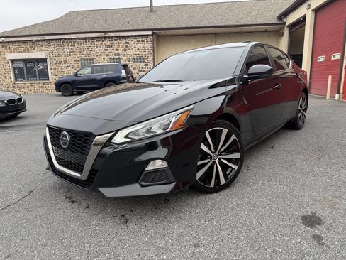 Used 2019 Nissan Altima 2.5 SR w/ SR Premium Package AWD/4WD image 2