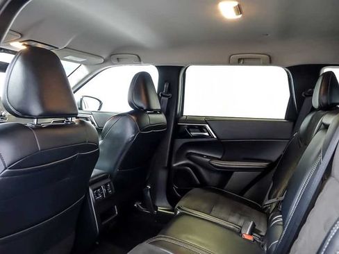 Used 2024 Mitsubishi Outlander SE AWD/4WD image 15