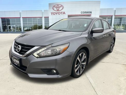 Used 2017 Nissan Altima 2.5 SR w/ LED Appearance Package FWD image 14