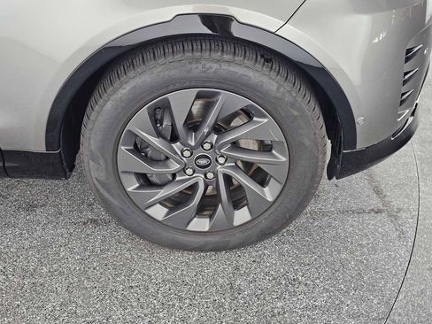 Certified 2024 Land Rover Discovery Dynamic SE image 9