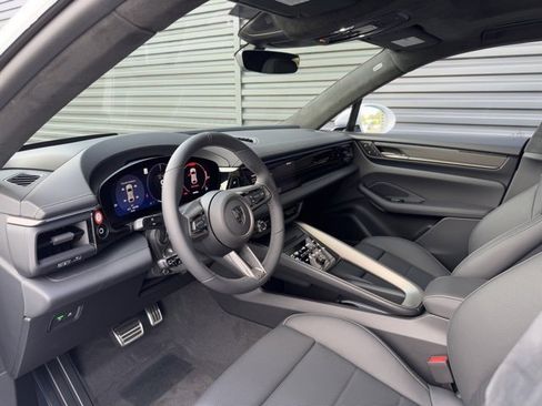 New 2025 Porsche Macan Turbo Electric image 4